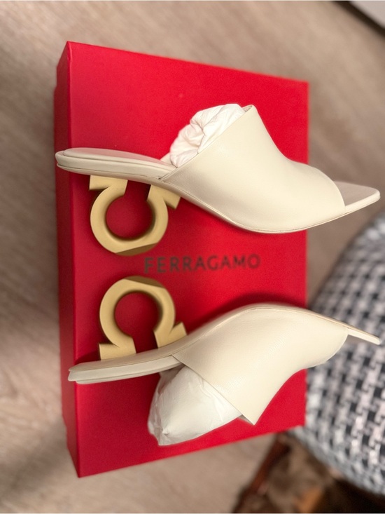 Salvatore Ferragamo Shoes - Salvatore Ferragamo Cream Leather Mule Slides